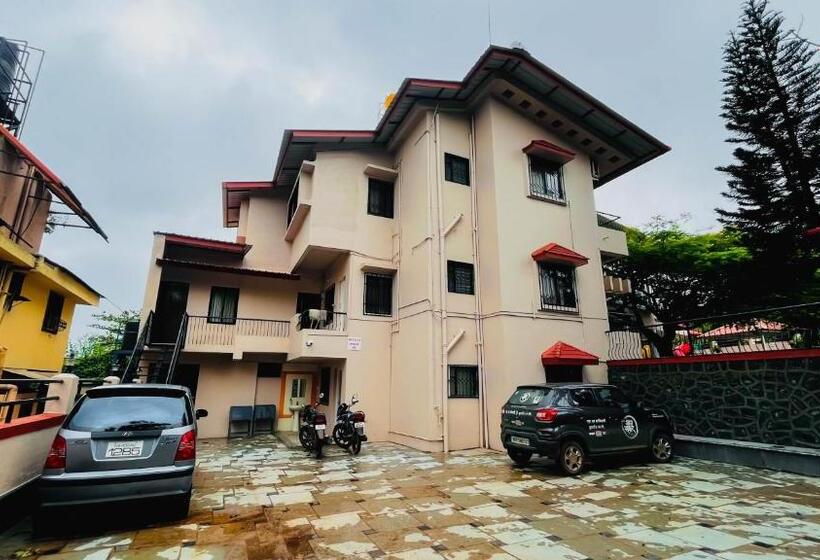 ホテル Gulmohar Resort & Spa