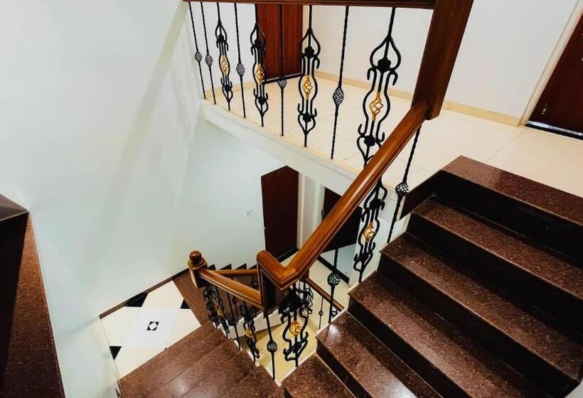 ホテル Gulmohar Resort & Spa