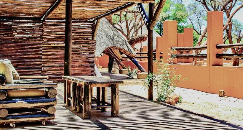 هتل Omaruru Game Lodge