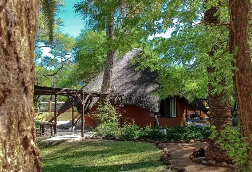 هتل Omaruru Game Lodge