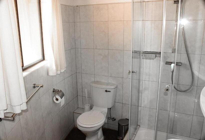 هتل Omaruru Game Lodge