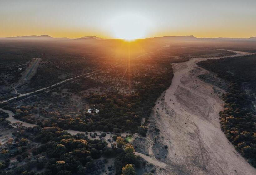 هتل Omaruru Game Lodge