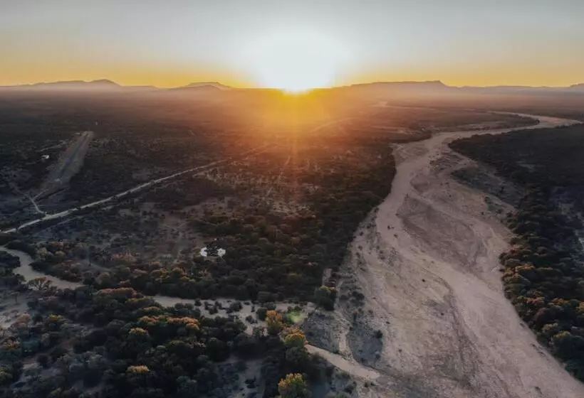 هتل Omaruru Game Lodge