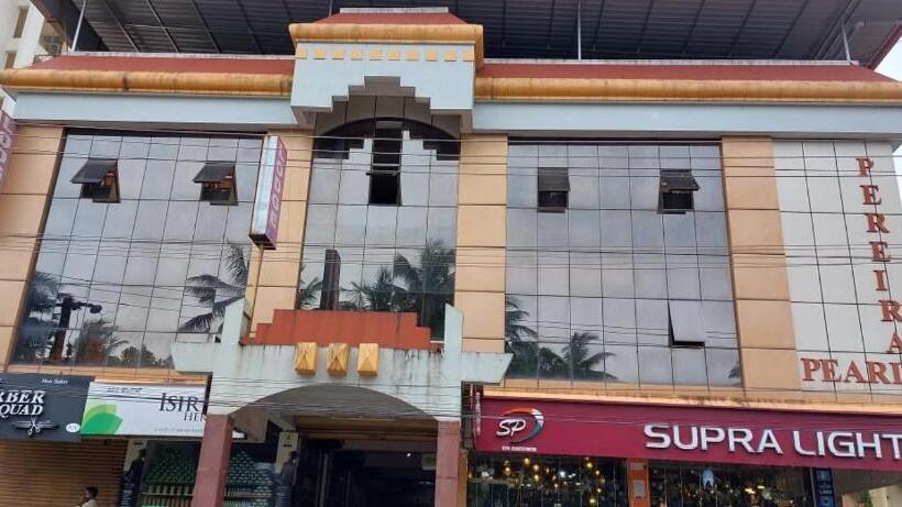 هتل Soorya Comforts