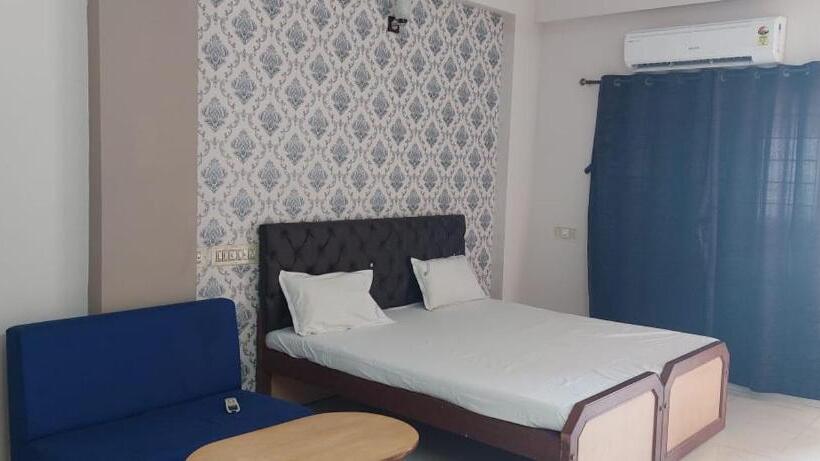 هتل Soorya Comforts