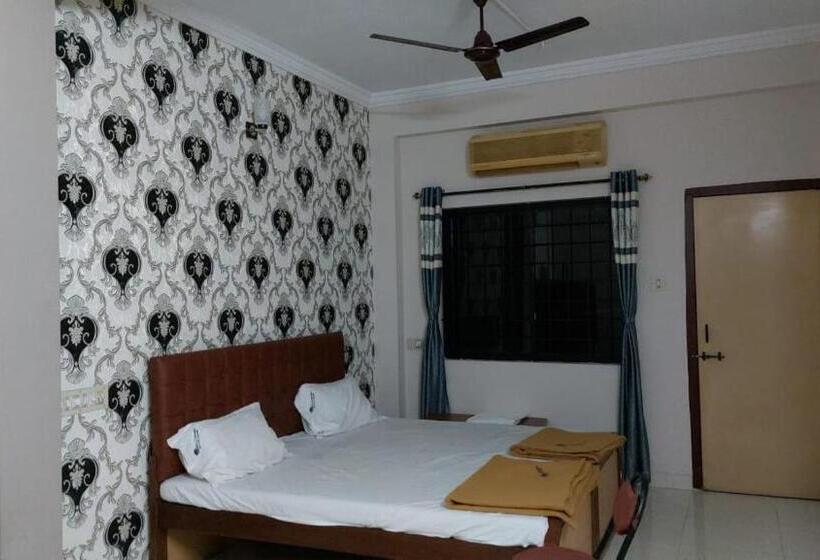 هتل Soorya Comforts