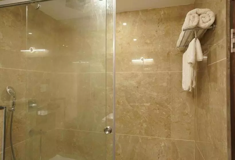 Hotelli Vkj Inn Aluva
