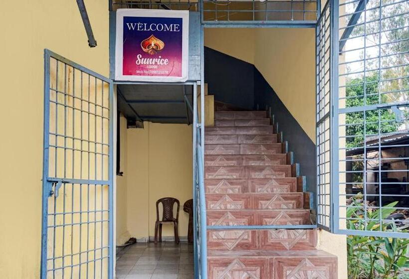 Oyo 82081 Hotel Sunrise