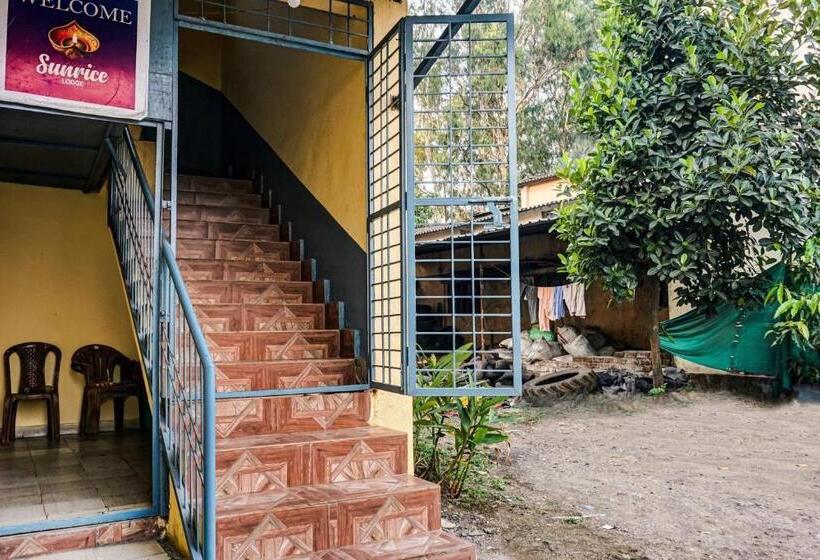 Oyo 82081 Hotel Sunrise