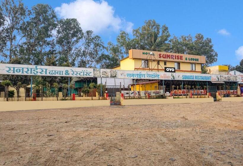 Oyo 82081 Hotel Sunrise