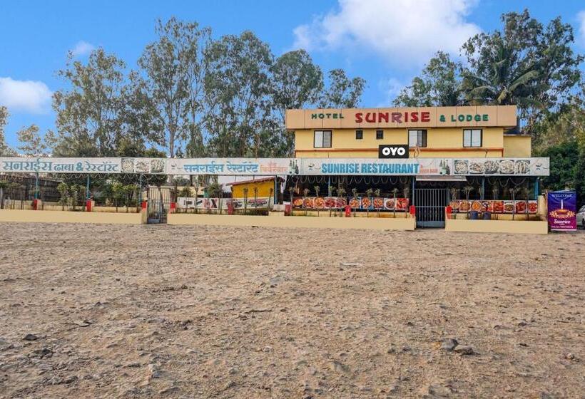 Oyo 82081 Hotel Sunrise