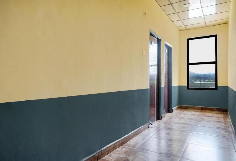 Oyo 82081 Hotel Sunrise