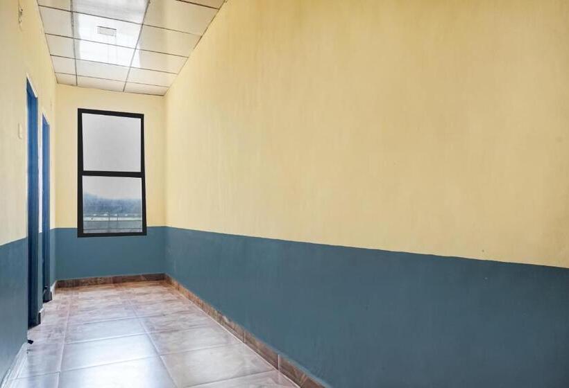 Oyo 82081 Hotel Sunrise