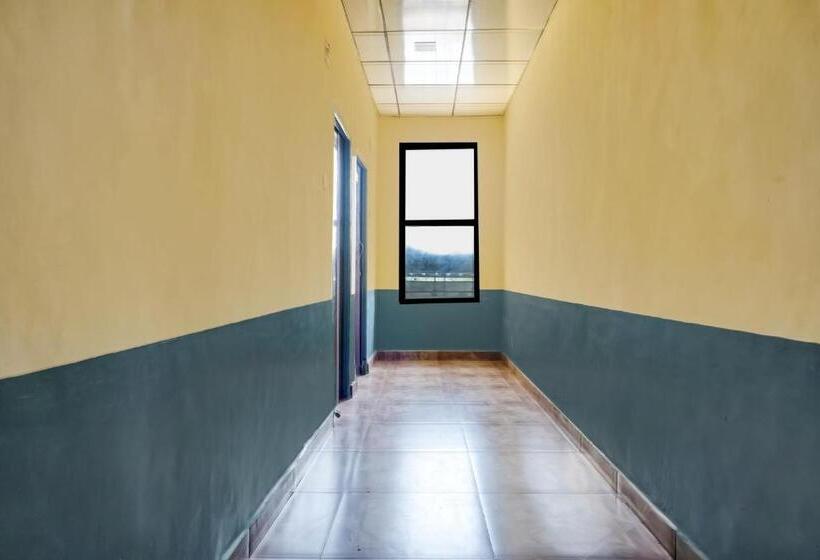 Oyo 82081 Hotel Sunrise