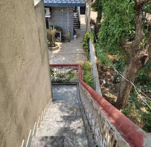 ペンション Madhavji Villa