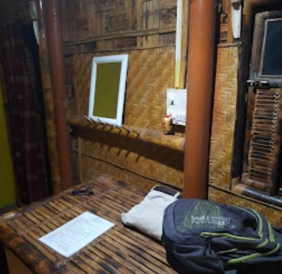 Lomakeskus Ayang Okum River Bank Bamboo Cottage Kaibortta Gaon