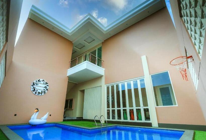 The Horizontal Hotel Pacitan