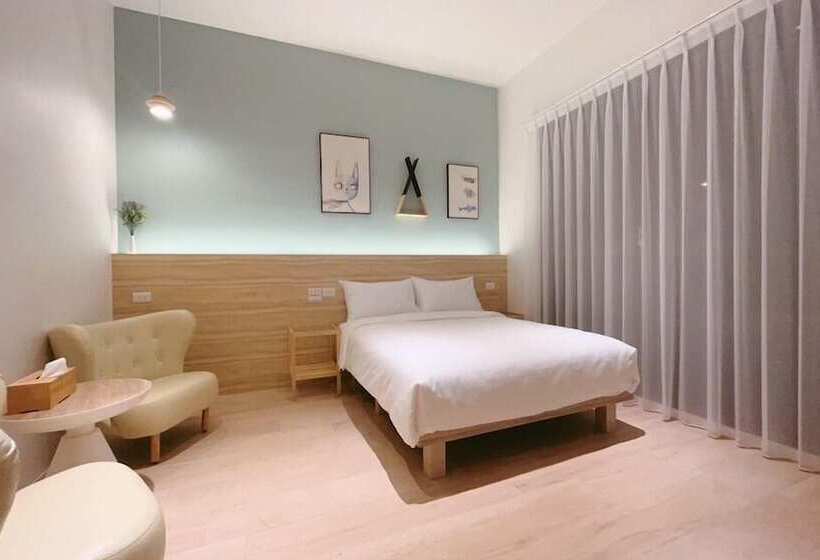 تختخواب و صبحانه House In Field