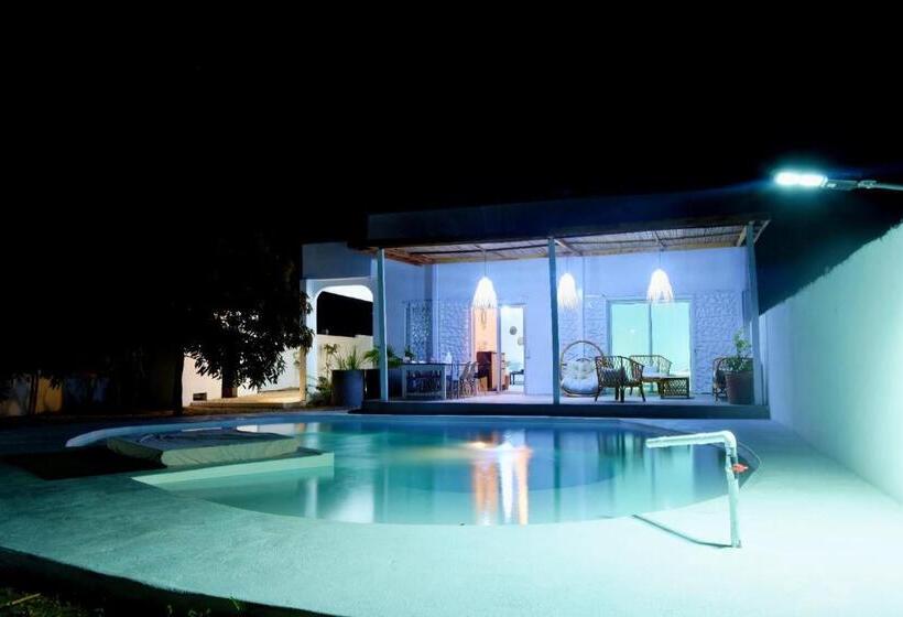 تختخواب و صبحانه Mykolodge Majunga