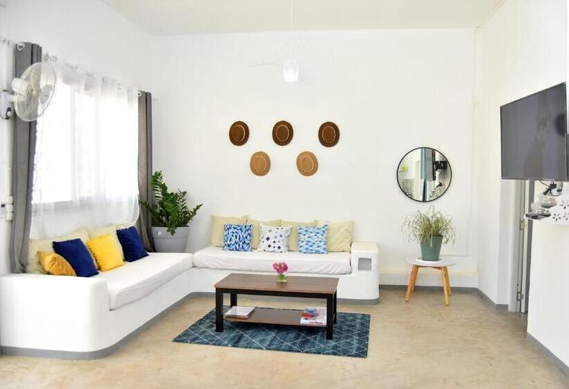 تختخواب و صبحانه Mykolodge Majunga