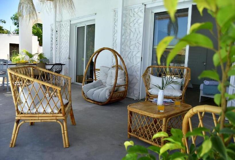 تختخواب و صبحانه Mykolodge Majunga