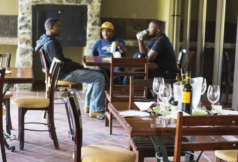 تختخواب و صبحانه Pomegranite Golf Resort & Spa