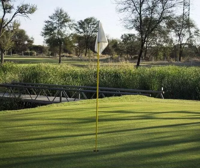 تختخواب و صبحانه Pomegranite Golf Resort & Spa