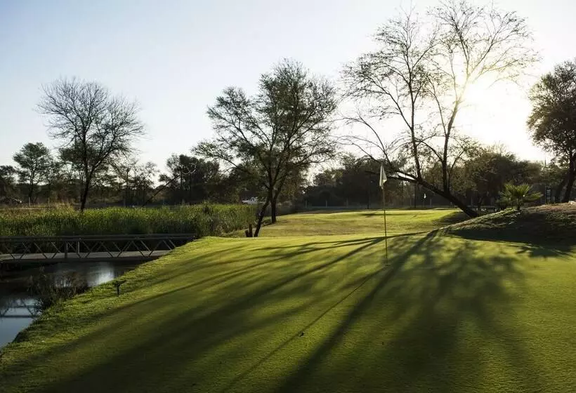 تختخواب و صبحانه Pomegranite Golf Resort & Spa