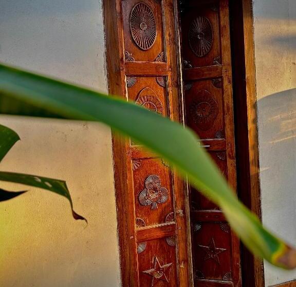 צימר Sunset And Palm Trees An Airport Boutique By The Sea