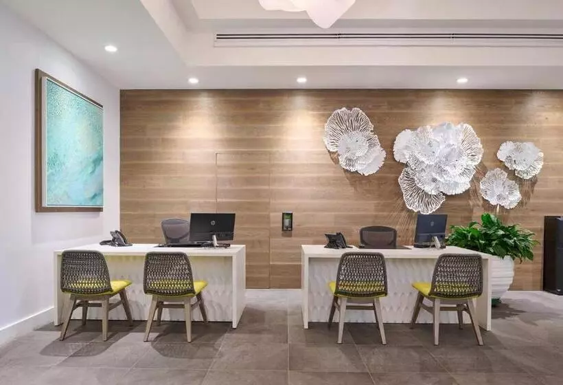 High Floor Luxury Oceanfront At Waikiki Beach Tower