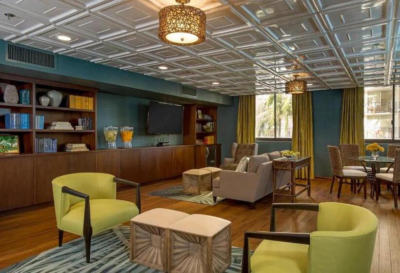 High Floor Luxury Oceanfront At Waikiki Beach Tower