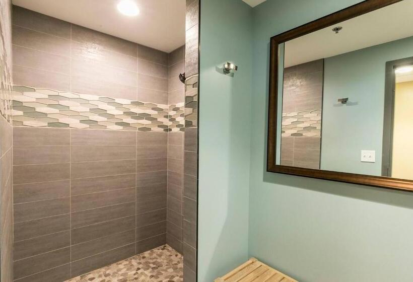 High Floor Luxury Oceanfront At Waikiki Beach Tower