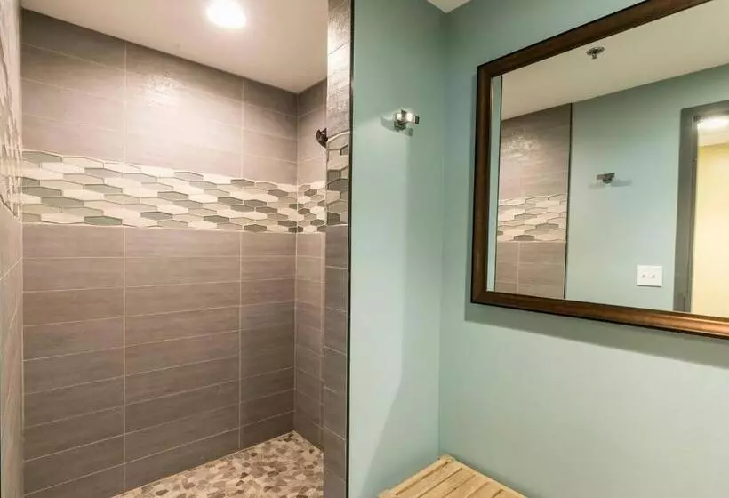 High Floor Luxury Oceanfront At Waikiki Beach Tower