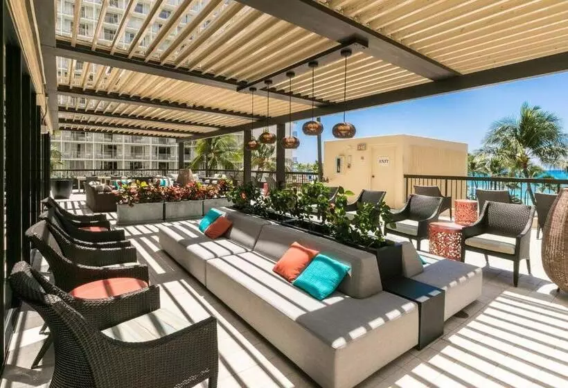 High Floor Luxury Oceanfront At Waikiki Beach Tower