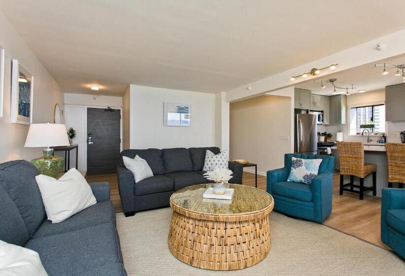 High Floor Luxury Oceanfront At Waikiki Beach Tower