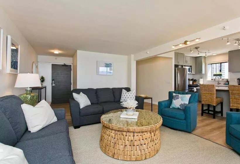 High Floor Luxury Oceanfront At Waikiki Beach Tower