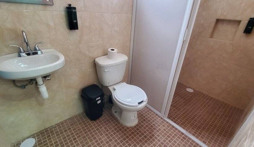 Hostal Guelaguetza Danza De La Pluma