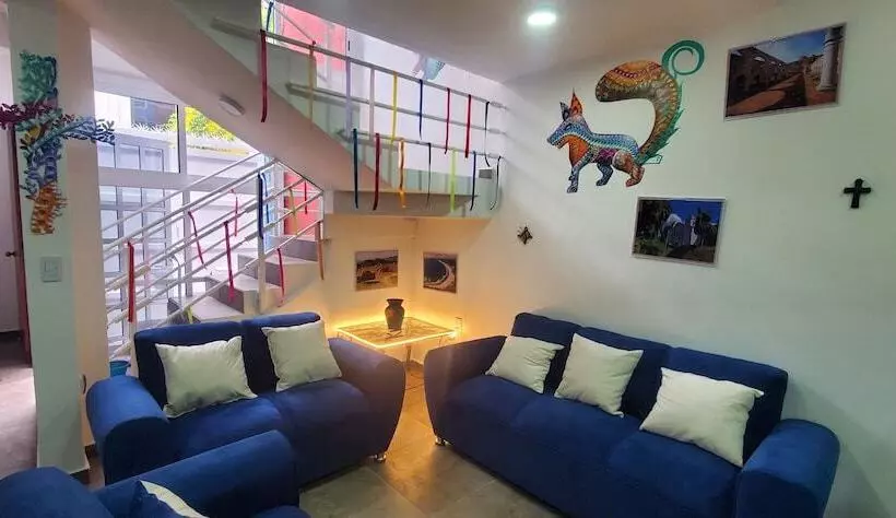 Hostal Guelaguetza Danza De La Pluma