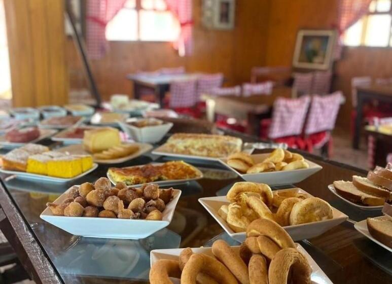 簡易ホテル Pousada água Santa