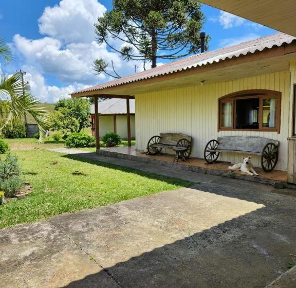 簡易ホテル Pousada água Santa