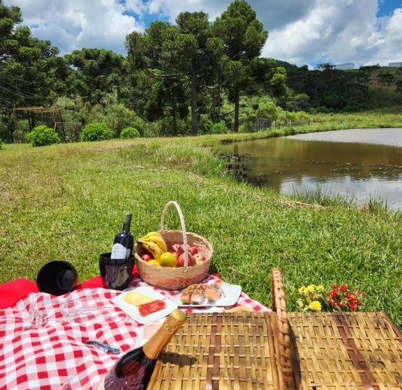 簡易ホテル Pousada água Santa