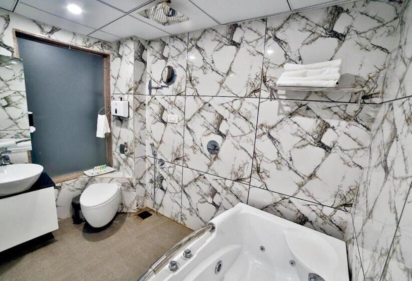 בית מלון כפרי Kings Heritage Surat