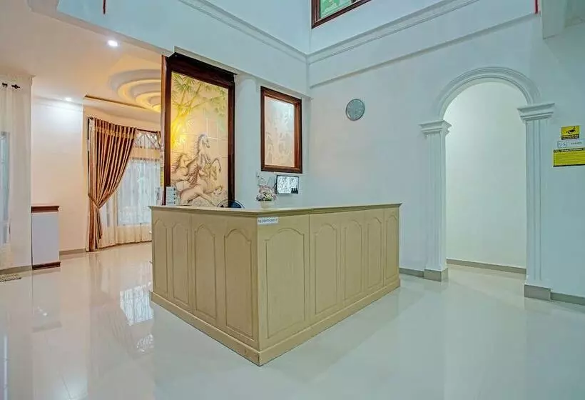 ホテル Capital O 92990 Nena Kostel Syariah