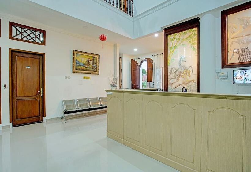 בית מלון כפרי Capital O 92990 Nena Kostel Syariah