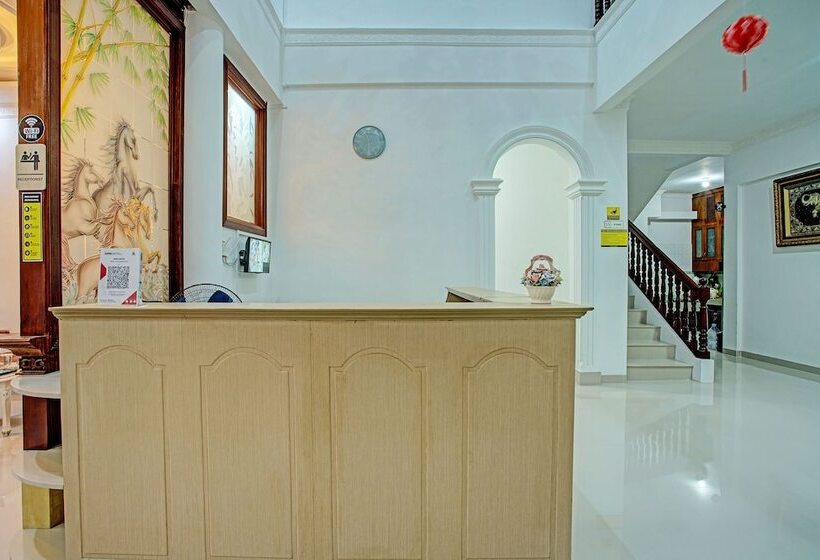 בית מלון כפרי Capital O 92990 Nena Kostel Syariah