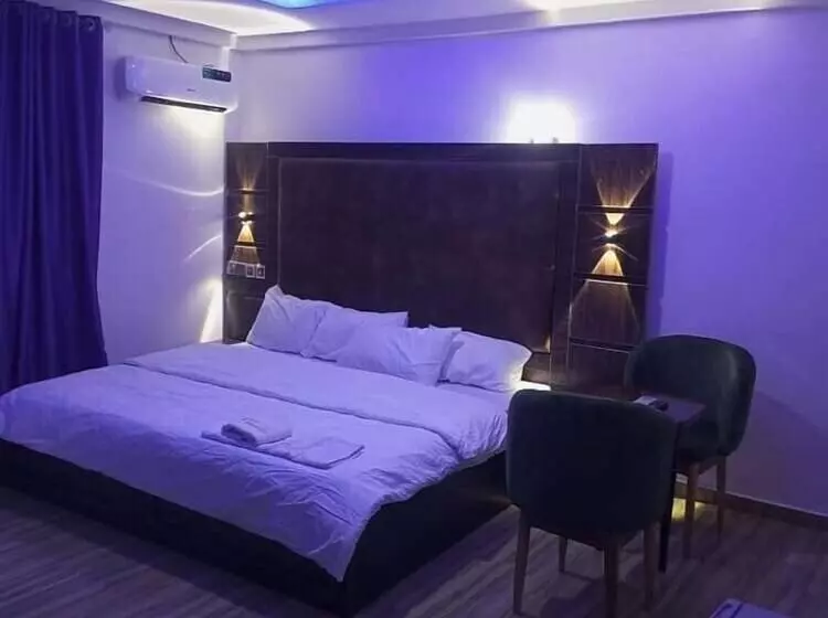 هتل New Diamond Suites And Apartment Jos