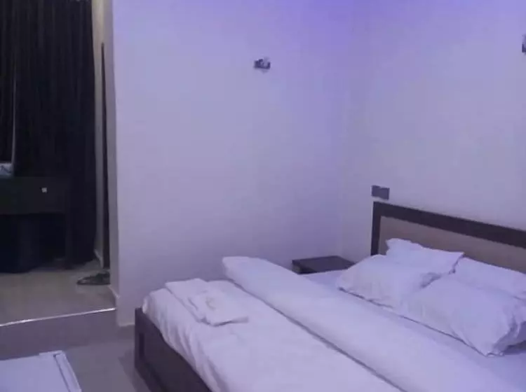 هتل New Diamond Suites And Apartment Jos