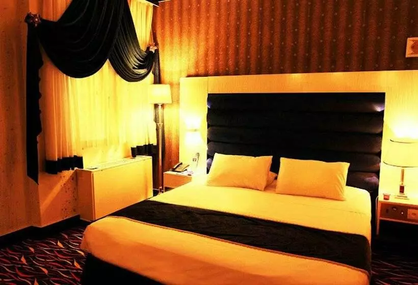 هتل Parsian Ali-Qapu