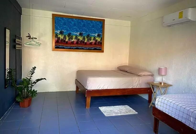 Hotelli Rooms & Pool Macaws