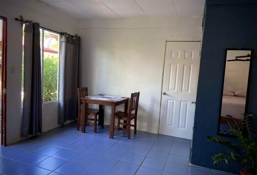 Hotelli Rooms & Pool Macaws